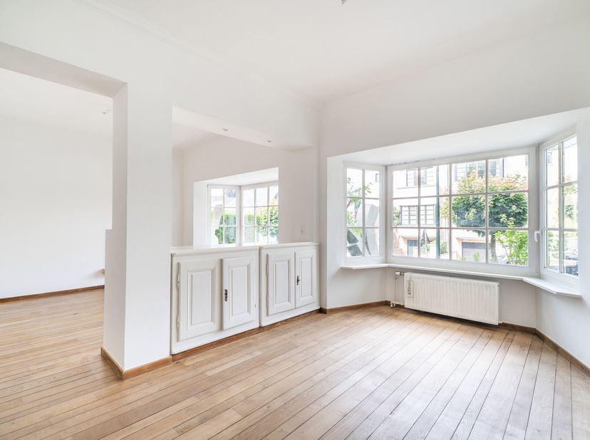 En Exclusivité   Victoire Junot vous présente une belle villa idéalement située dans le quartier prisé de Grandchamp. Entièrement rafraîchie et rénové
