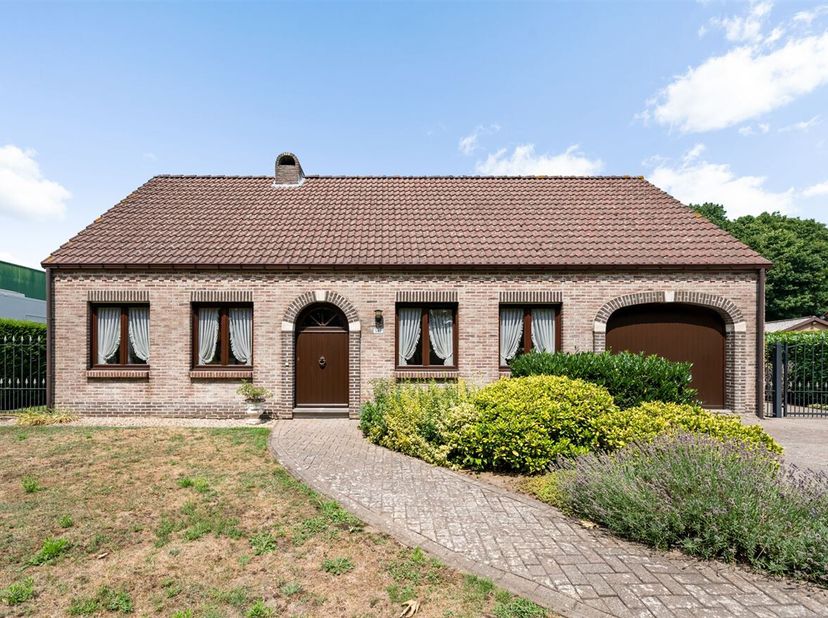 Gezellige gelijkvloerse woning met potentieel in Westerlo&lt;br /&gt;
Locatie: Gelegen aan Geneinde 142, bevindt deze woning zich in een rustige, groene omg