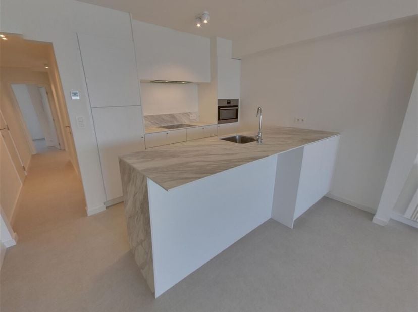 Uniek tweekamerappartement op toplocatie aan de Zeedijk! &lt;br /&gt;
Dit royale (86m²) appartement op de 9e verdieping van residentie Zandbank I biedt een