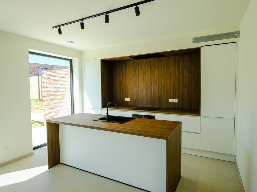 Nieuwbouwwoning met 3 slaapkamers in Bilzen-Hoeselt&lt;br /&gt;
Deze eigentijdse nieuwbouwwoning vind je terug op Elstarstraat 53 in Bilzen, op wandelafstan