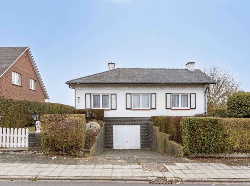 FAIRE OFFRE A PARTIR DE 395.000euro //  Villa de plain-pied idéalement située sur un terrain de +/-5a79ca dans un quartier résidentiel très calme à pr