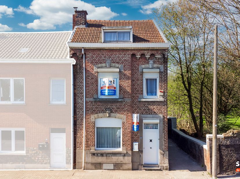 L&#039;agence SKYIMMO est ravie de vous présenter cette charmante maison, idéalement située proche d&#039;une artère principal de ANS/MONTEGNEE, offrant la prox