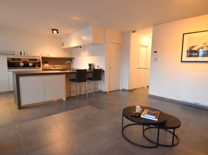 Instapklaar appartement op een top locatie in het centrum van Sint-Eloois-Winkel.&lt;br /&gt;
U geniet als bewoner van deze schitterende eigendom, opgetrokk