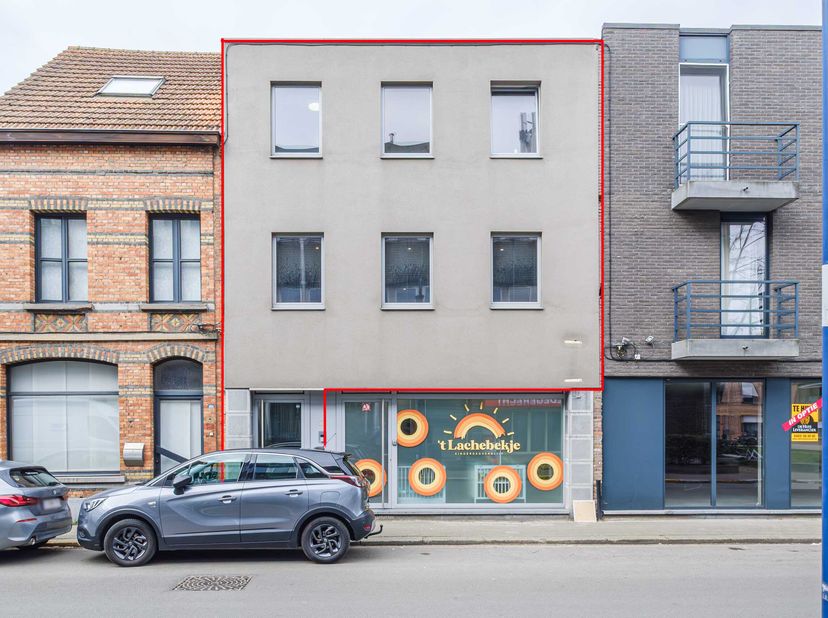 RUIM DUPLEX-APPARTEMENT (156m² bewoonbaar) &lt;br /&gt;
 &lt;br /&gt;
Met grote, open leefruimte, aansluitend op terras (40m²). Keuken in 2022 volledig geplaatst