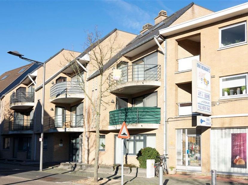 Mooi verzorgd appartement in centrum&lt;br /&gt;
Dit mooi en ruim appartement is gelegen op de eerste verdieping van een vrij recent en verzorgd gebouw in h