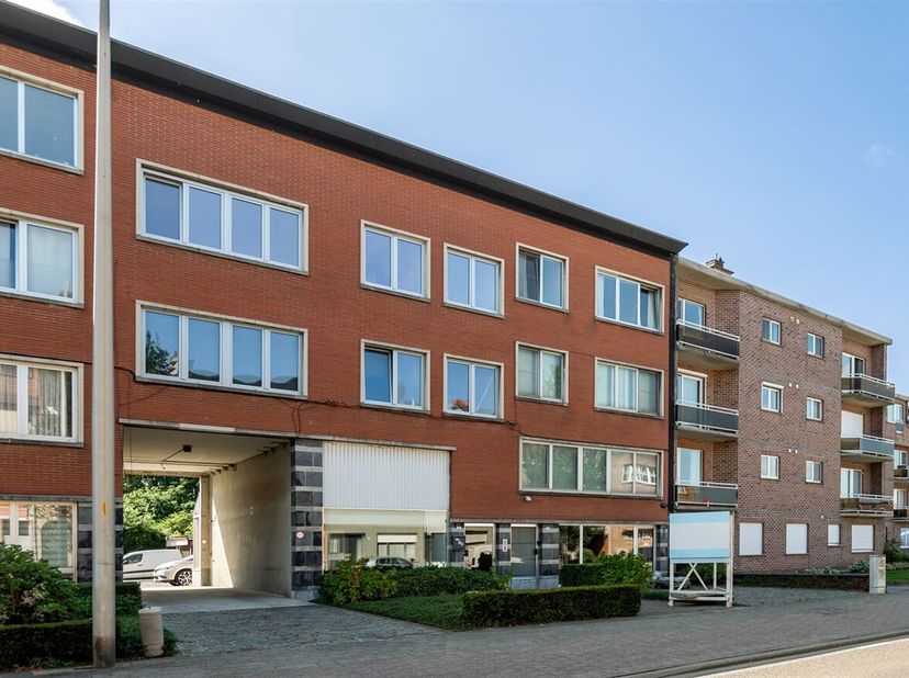 Dit charmante appartement aan de Liersesteenweg geniet van een toplocatie, vlakbij het bruisende centrum van Duffel. Dankzij de uitstekende ligging be