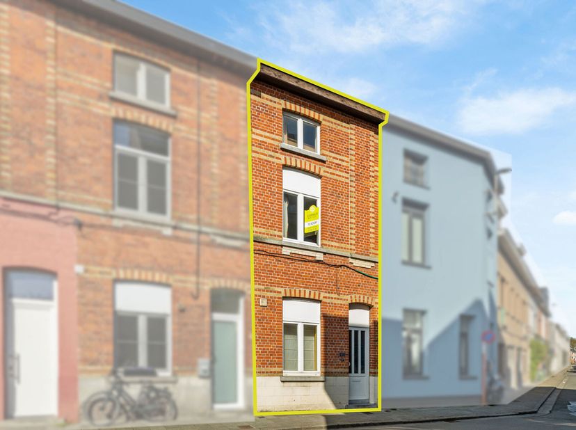 Bienvenue dans cette maison spacieuse située dans la populaire Engelstraat à Sint-Amandsberg.&lt;br /&gt;
Au rez-de-chaussée, vous disposerez d&#039;un salon con