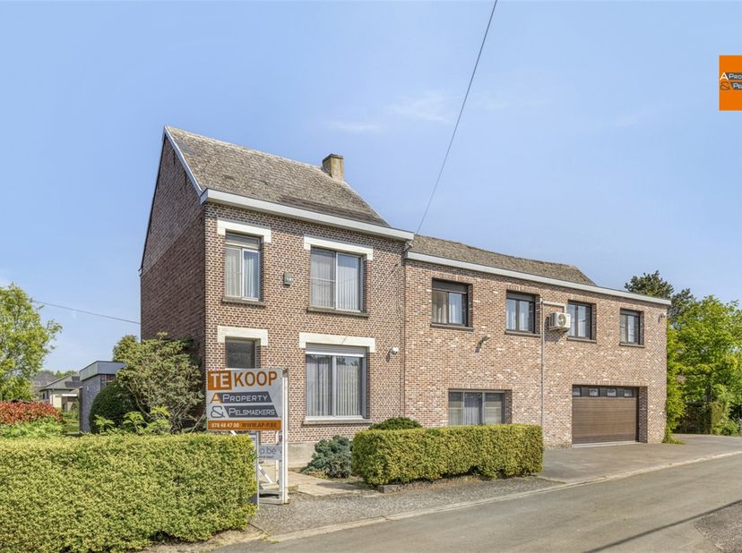 Welkom in het charmante en landelijke Onze-Lieve-Vrouw-Waver. In een rustige, kindvriendelijke en aangename buurt ligt deze uitzonderlijk ruime woning