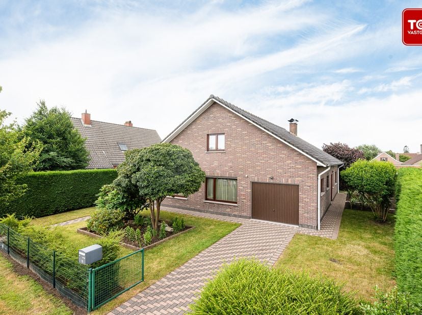 Welkom in deze charmante, alleenstaande villa gelegen op een  perceel van maar liefst 610 m², in het rustige Lovendegem. &lt;br /&gt;
Deze woning biedt de p