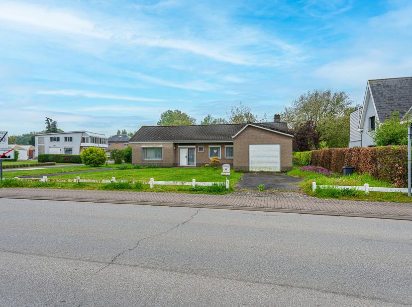 Deze woning bevindt zich in Schiplaken, een deelgemeente van Boortmeerbeek met een vlotte verbinding naar belangrijke invalswegen zoals de E19 (Antwer