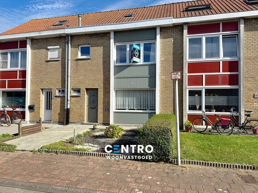 Rustig gelegen woning met 3 slpks, tuin met ZUIDgericht terras, UITWEG achteraan en mogelijkheid tot aankopen van een aanpalende garagebox te Uitkerke