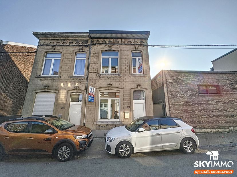 L&#039;équipe SKYIMMO a le plaisir de vous présenter, cette charmante maison 3 façades offrant une atmosphère chaleureuse et conviviale. Composée de 2 cham