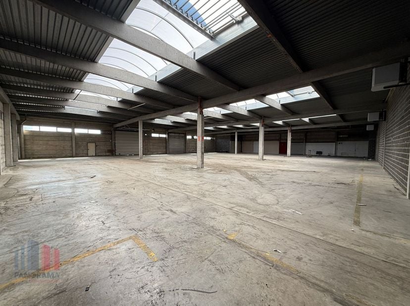 Dit bedrijfsgebouw is binnenkort volledig gerenoveerd en zal vanaf q4 2025 beschikbaar zijn. Dit is inclusief nieuw dak, nieuwe zijwanden, nieuwe poor
