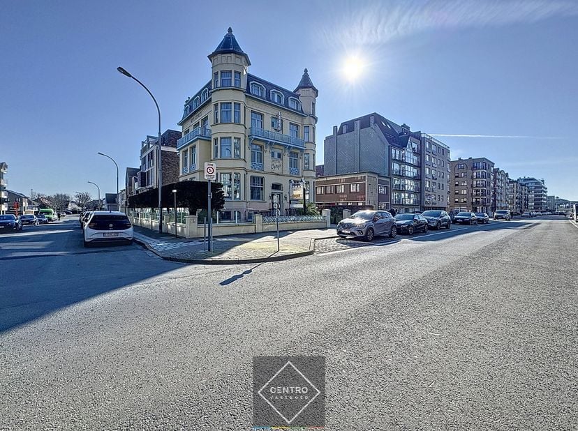 Verkoop onroerend goed en uitbating van karaktervol charmehotel met 18 hotelkamers op INTERESSANTE LIGGING te Wenduine. Dit hotel (3 sterren) geniet v