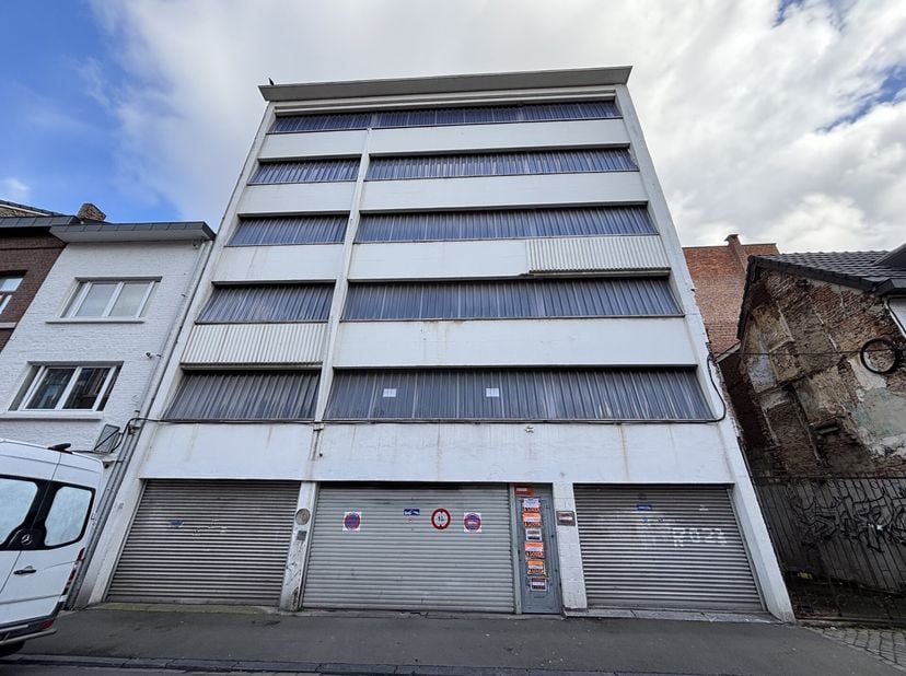 We Invest Liège vous propose ce garage situé au 1er étage dun parking sécurisé en plein centre-ville.&lt;br /&gt;
Idéalement placé derrière le Boulevard de
