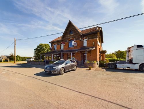                                         Usage mixte à vendre à Marche-en-Famenne, € 450.000
