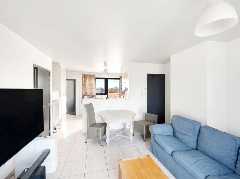 Près de la plage de Heist, nous proposons cet appartement sur le toit au troisième étage avec deux chambres à coucher. Il y a une grande terrasse (10,