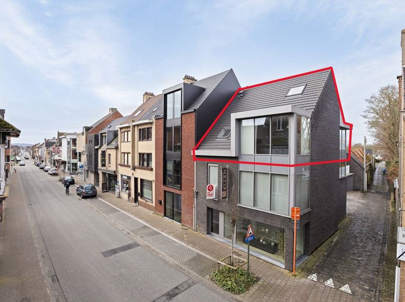 Dit leuk duplexappartement is perfect gelegen: op wandelafstand van alle winkels en voorzieningen.&lt;br /&gt;
Het appartement is opgedeeld met een slaapkam