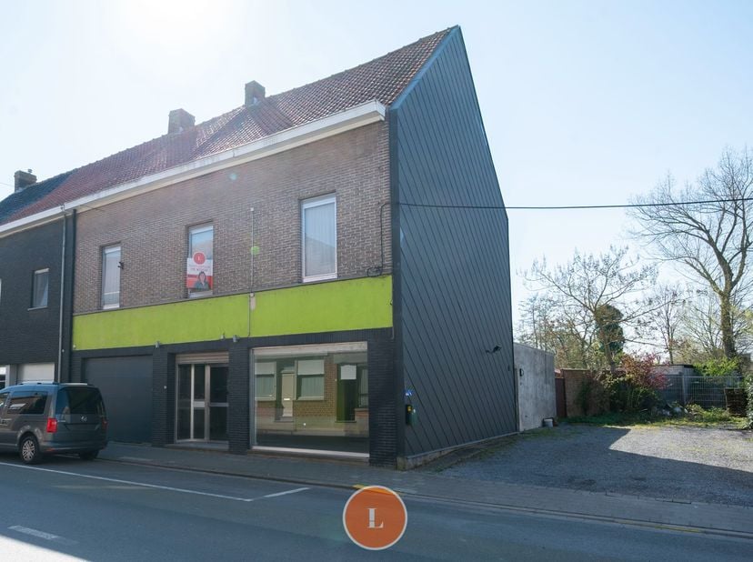 Pand voor gemengd gebruik in Centrum Lauwe&lt;br /&gt;
Dit pand biedt tal van mogelijkheden en combineert zowel commerciële als woonfunctie op een ideale lo