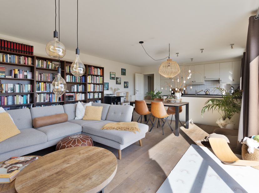 Appartement spacieux (construit en 2004), situé au 2ème étage, à vendre à 2 km du marché de Geel. L&#039;appartement est situé à l&#039;angle de Dr.-Van de Perr
