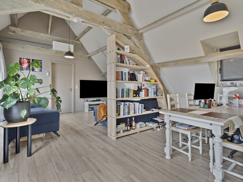 Centraal gelegen appartement te koop in Ieper. Dit appartement is gelegen in de Patersstraat 9 midden in het centrum van Ieper. Het appartement is voo