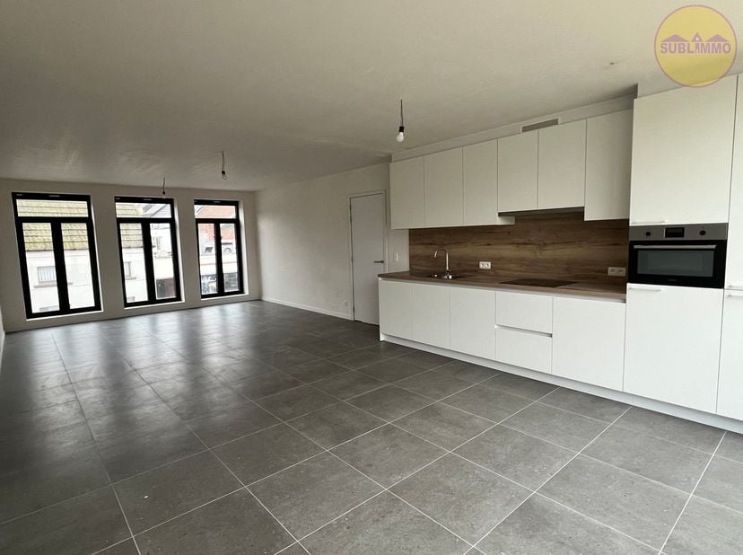 Prachtig nieuwbouwappartement met 2 slaapkamers in het centrum van Meerhout.&lt;br /&gt;
&lt;br /&gt;
Op wandelafstand van de Markt, zijn winkels en andere voorzi