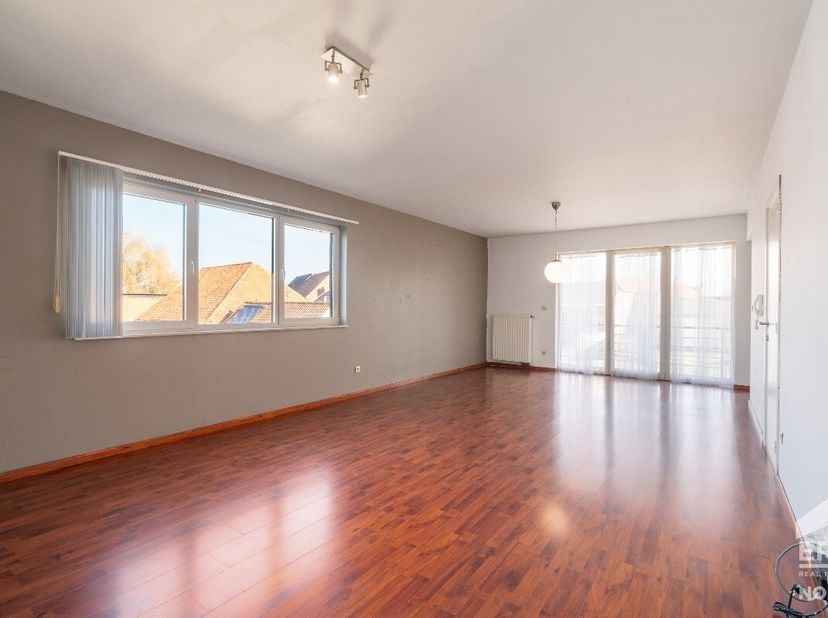 Goed onderhouden appartement met 2 slaapkamers en voldoende parking. Gelegen in Zepperen, deelgemeente van Sint-Truiden.Dit lichtrijk appartement is b