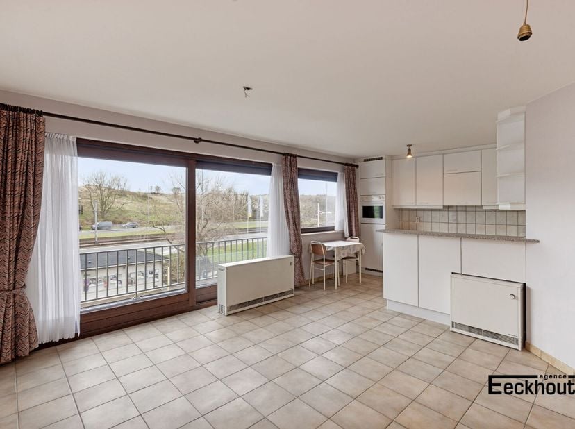 Deze eigendom is bovendien uitermate geschikt als kangoeroewoning.&lt;br /&gt;
De woning is ingedeeld als volgt:&lt;br /&gt;
Gelijkvloers: inkomhal, 1 slaapkamer,