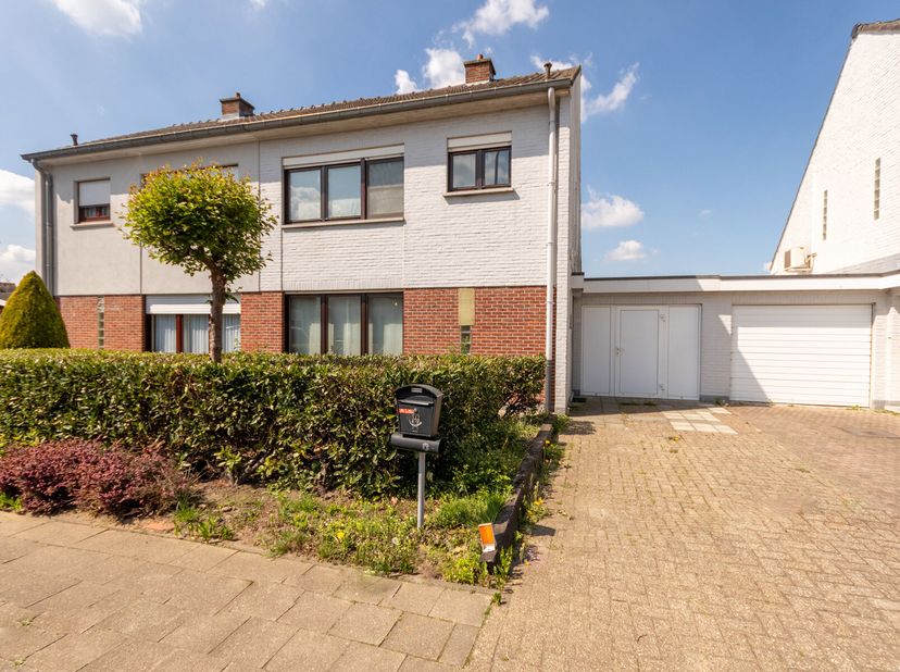 Immo Pické biedt U deze rustig gelegen woning aan gelegen in de onmiddellijke omgeving van van verbindingswegen, scholen, openbaar vervoer en winkels.