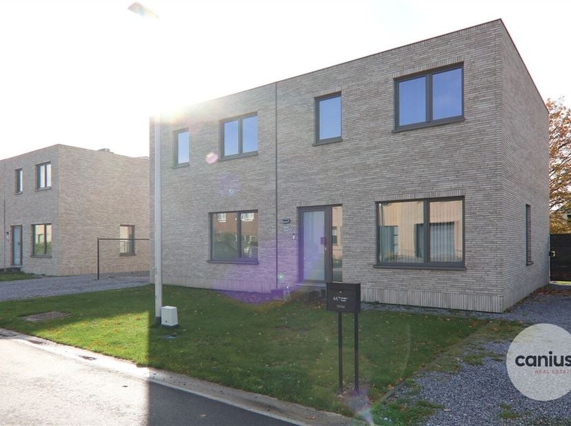 HEDENDAAGSE &amp; ENERGIEZUINIGE HOB MET 3 SLKS &amp; TUIN&lt;br /&gt;
Wij bevinden ons in Heppen, een deelgemeente van Leopoldsburg. Nabij de woning treffen wij su