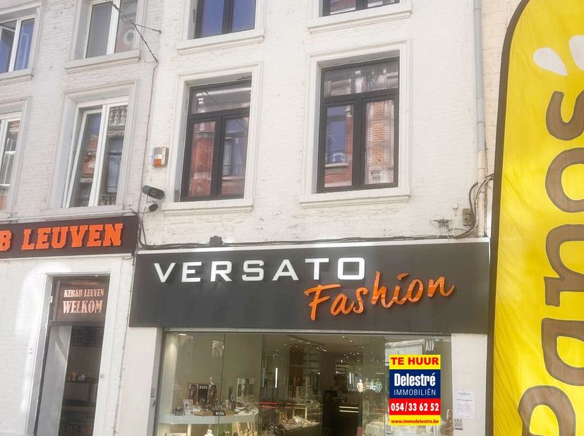 Goed gelegen commercieel gebouw, op het beste gedeelte van de Diestsestraat naast Panos. &lt;br /&gt;
Dit betreft een handelsgelijkvloers met een opp. van 6