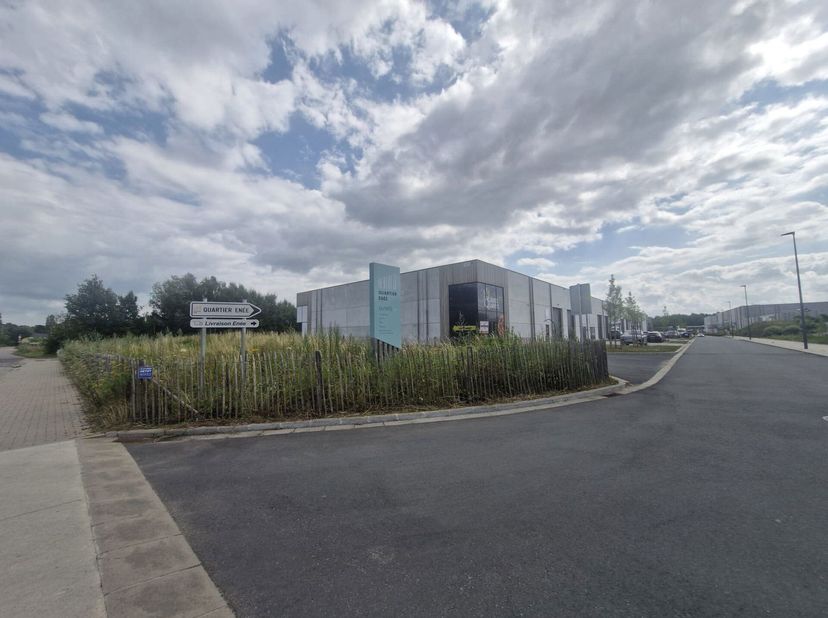 À LOUER  Entrepôt équipé de ± 1.150 m² à Gembloux (Quartier Énée)  Idéal pour la production alimentaire et le stockage&lt;br /&gt;
Situé dans le quartier En