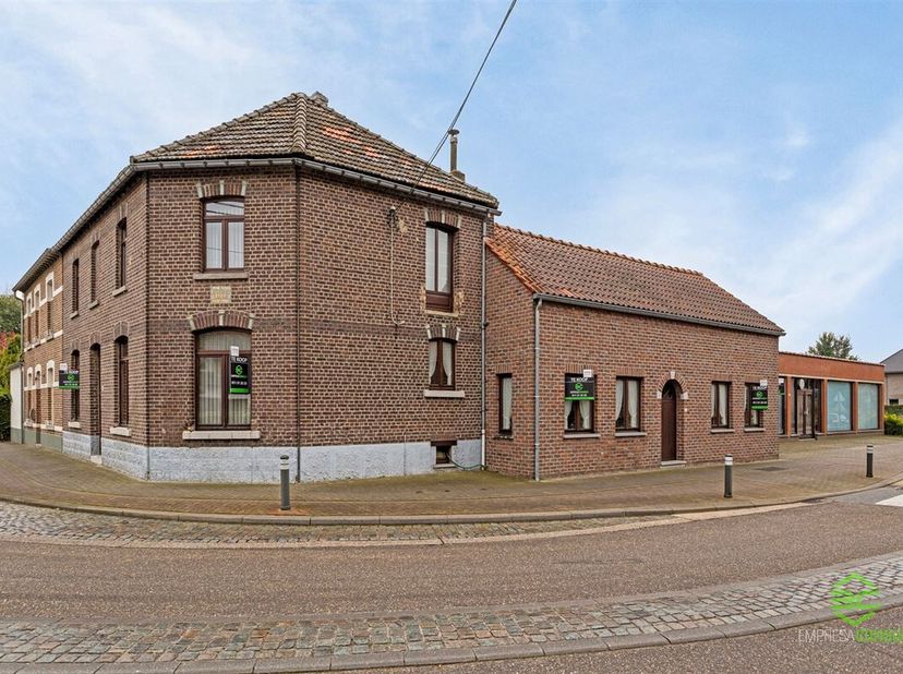 + Als u op onze eigen website (www.empresaconsult.be) naar deze woning doorklikt, vindt u alle info en een volledige 360° impressie! +&lt;br /&gt;
Aan de vo