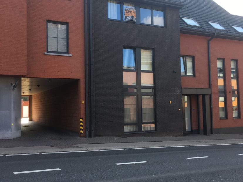 Appartement Bilzen - centrum met uitzicht op kattenberg &lt;br /&gt;
2 Slaapkamers (1 met inbouwkast) - living (parket) + open keuken, berging, terras 12 m2