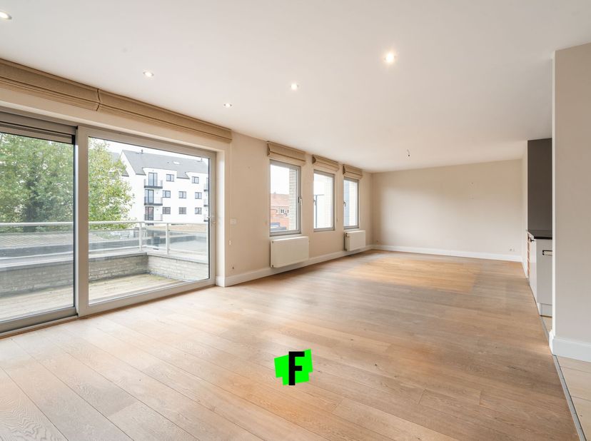In het centrum van Ooigem vinden we dit instapklaar appartement terug gelegen in &quot;Residentie &#039;t Herenhuis&quot;. Diverse kleinhandel, scholen en andere die