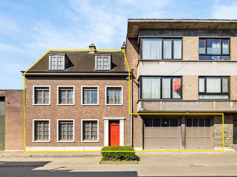 Ben je op zoek naar een exclusieve 5-slpk burgerwoning in het centrum van Lokeren? Gevonden!&lt;br /&gt;
De uitstekende ligging nabij het centrum, station e