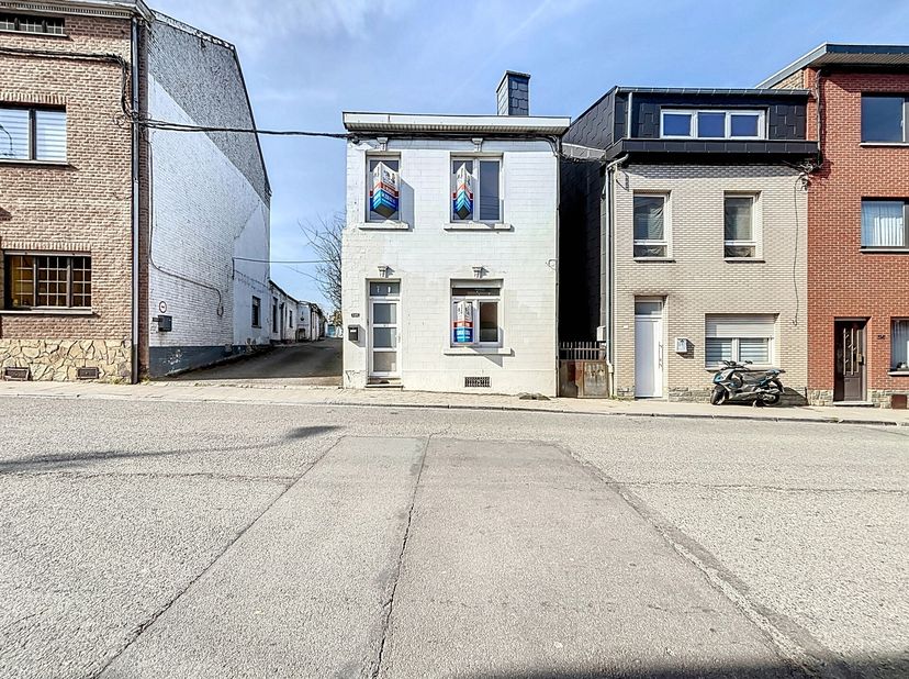 L&#039;agence SKYIMMO vous propose cette belle maison 4 façades à rénover dune superficie habitable de 120 m2, elle est idéalement située à Seraing.&lt;br /&gt;