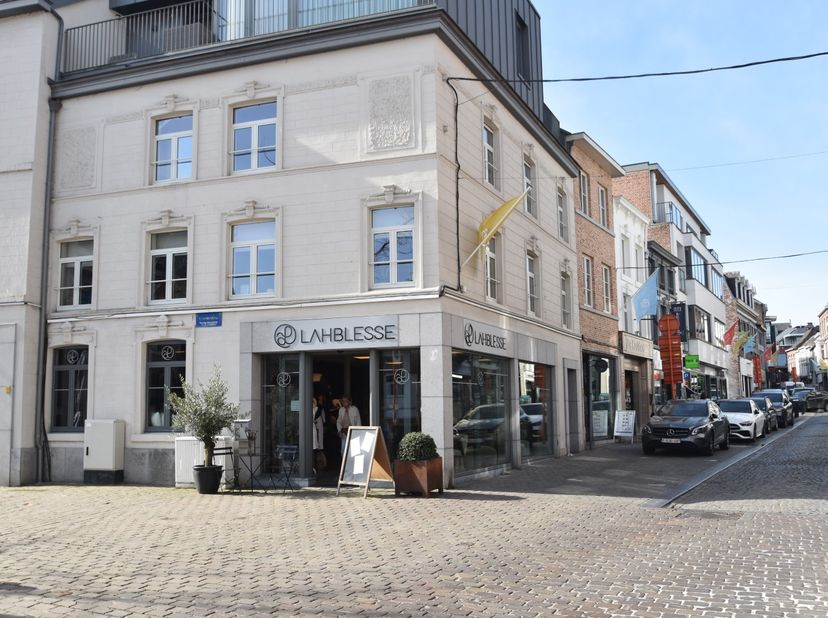 Handelspand in centrum Tongeren met volgende eigenschappen:&lt;br /&gt;
&lt;br /&gt;
° hoekpand gelegen in dé winkelstraat van Tongeren&lt;br /&gt;
° moderne inrichting