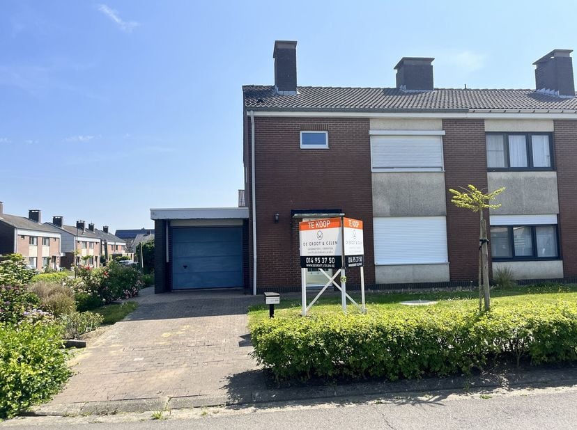 Ligging: Gelegen in het centrum van Veerle-Laakdal, in een rustige straat. Zeer goede verbinding naar omliggende gemeentes en vlot bereikbaar via E313