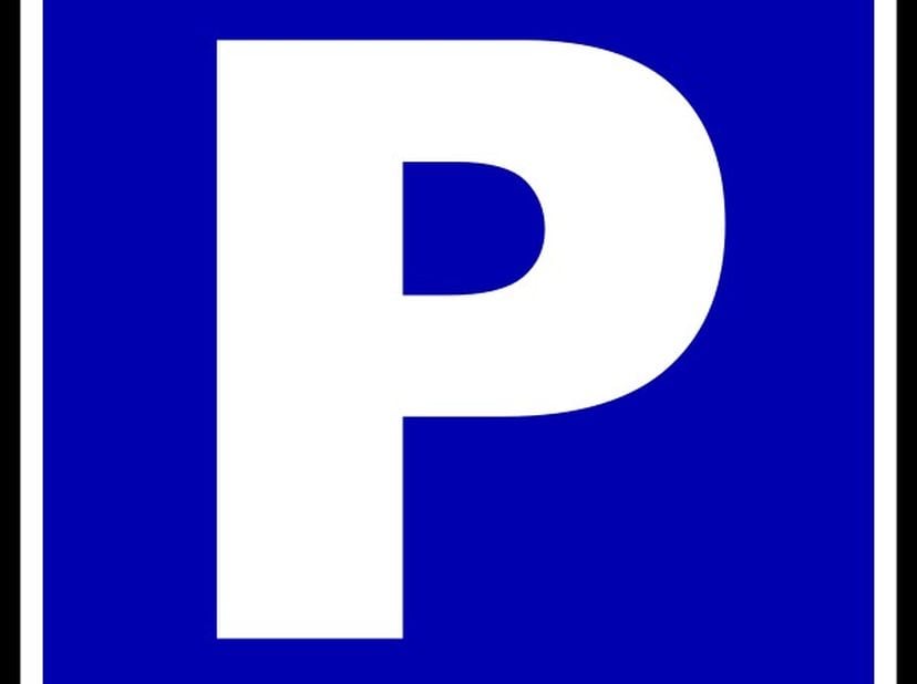 Autostaanplaats op zeer centrale ligging. 