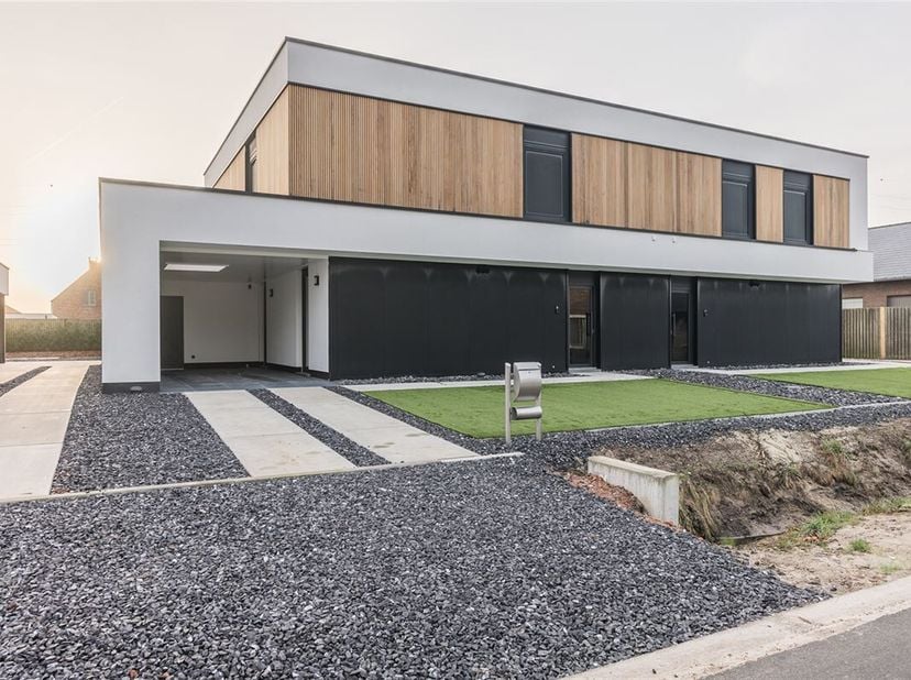 Zeer ruime nieuwbouwwoning.&lt;br /&gt;
Op een rustige, doch vlot bereikbare locatie aan de rand van Balen, bevindt zich deze prachtige en recent opgeleverd