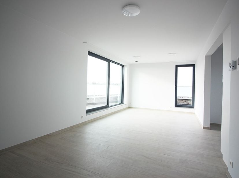 Ce nouveau penthouse est situé au troisième étage du projet &#039;Pulse&#039; à Diegem. Le bâtiment a un design très contemporain et un look moderne. D&#039;une supe