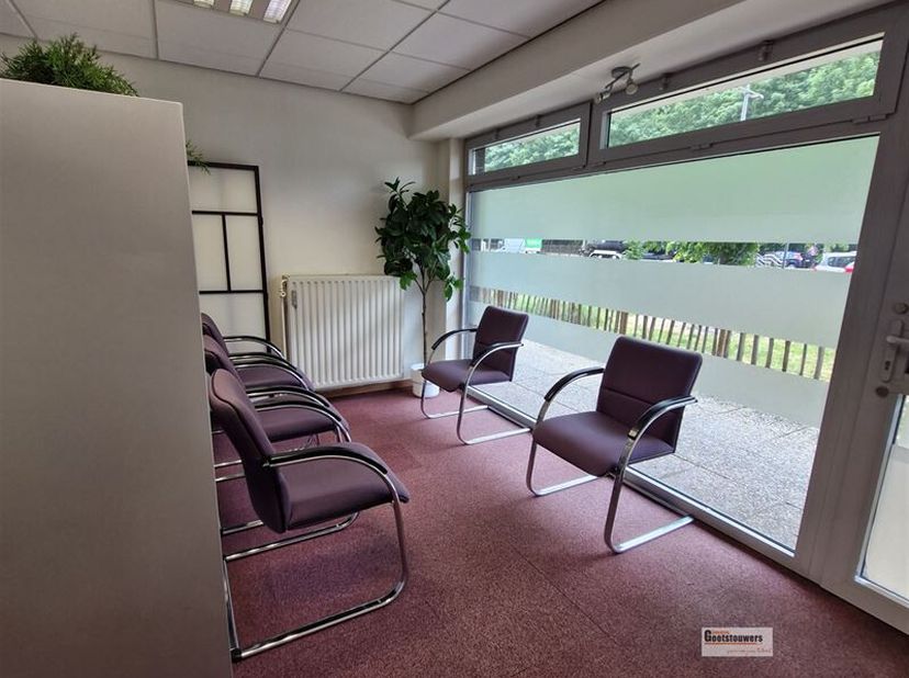 Bien professionnel à vendre
                    à 2100 Deurne