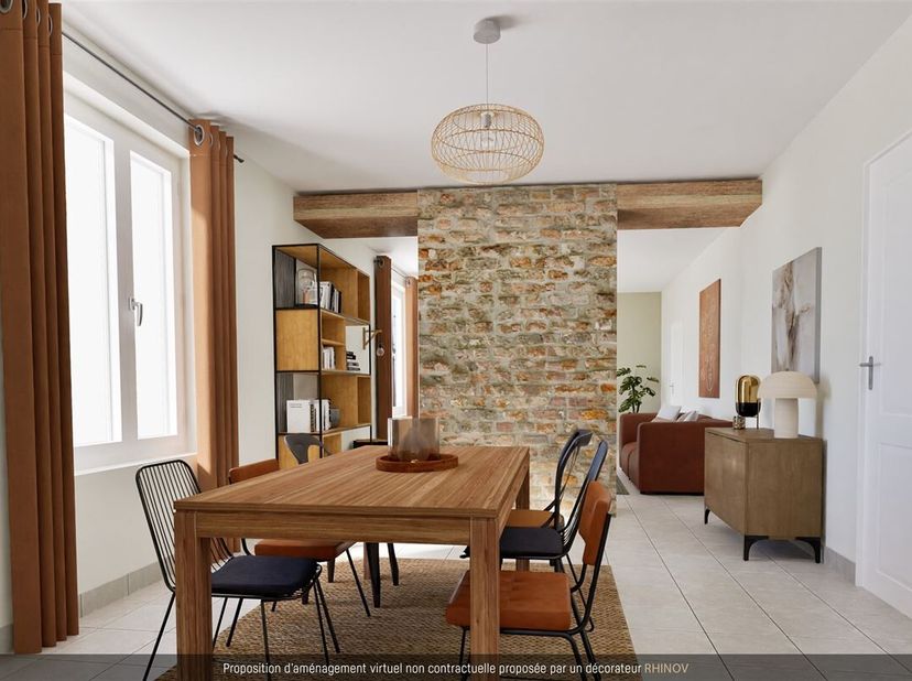 Située au coeur du sympathique village de Bièvre, cette spacieuse bâtisse offre un beau potentiel pour une famille en quête despace et de tranquillité
