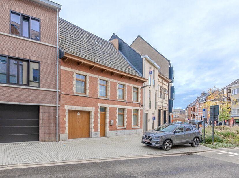MOOIE WONING IN CENTRUM &lt;br /&gt;
 &lt;br /&gt;
Woning in centrum met terras, tuin en garage. &lt;br /&gt;
Grote Markt op 450m afstand. Goede en vlotte verbindingsmo