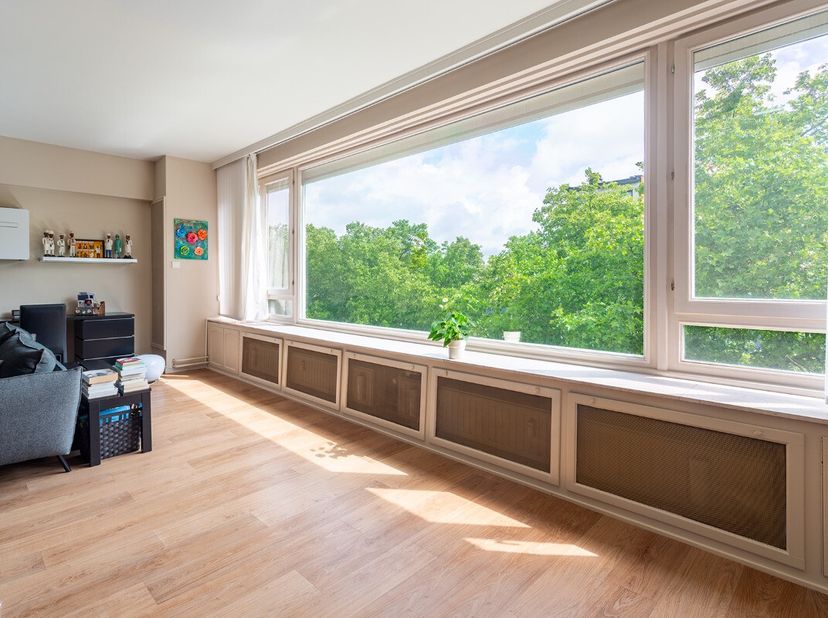 Riant appartement te koop in de Harmoniewijk! Toplocatie met heerlijk groen zicht vanop de 6de verdieping aan de Mechelsesteenweg. (tegenover bekende