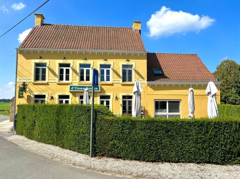 TOPGELEGEN charmant prachtig ingericht LANDHUIS bestaande uit een INSTAPKLAAR RESTAURANT, met TERRAS, TUIN, GROTE PARKING en extra WOONST. UNIEKE KANS