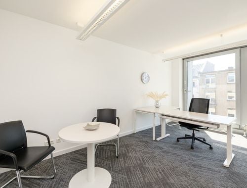                                         Bureaux à louer à Etterbeek, € 179
