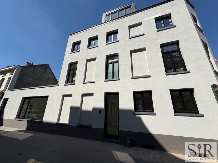 In het bruisende centrum van Mechelen, op wandelafstand van het station en de hogescholen ligt dit toffe, kleinschalige gebouw voor 5 studenten.&lt;br /&gt;