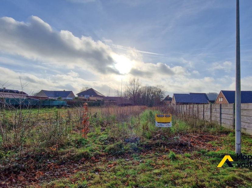 Mooi perceel van 6a59ca voor HOB, in het rustige Nieuwe Kempe met Genk en Opglabbeek op 5 minuten. Vlotte verbinding met het openbare vervoer, natuur